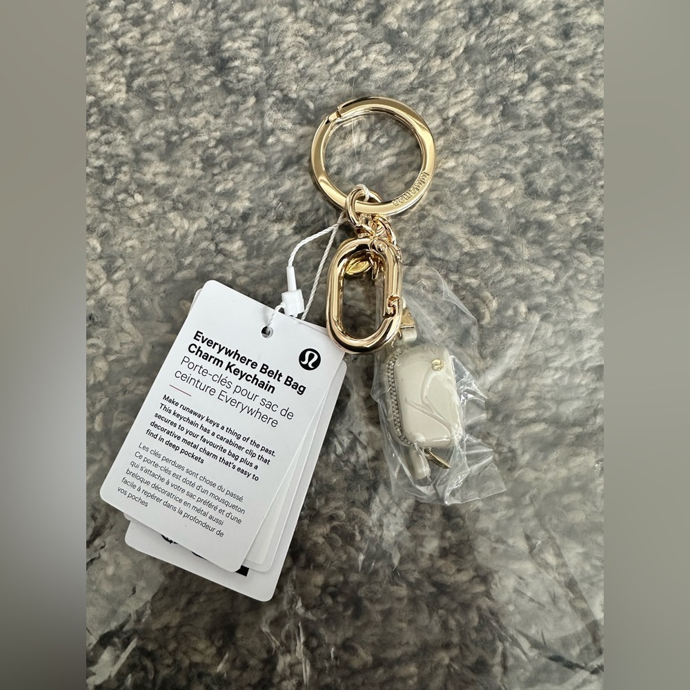 Lululemon belt bag keychain